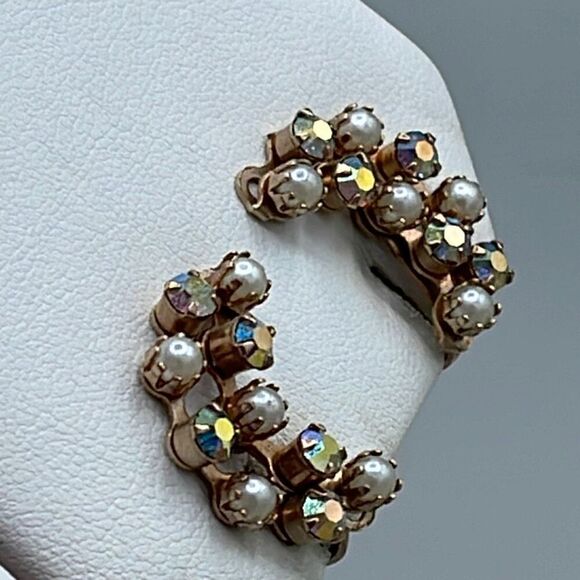 Vintage climber clip style earrings with AB stones and faux pearls. - Picture 5 of 8